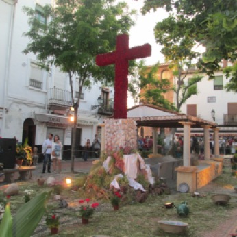 Cruz de Mayo en la Plaza larga. Albaicín. Foto: Francisco López