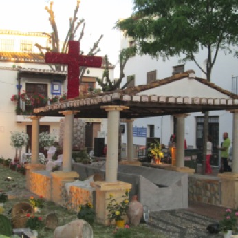 Cruz de Mayo en la Plaza larga. Albaicín.Foto: Francisco López