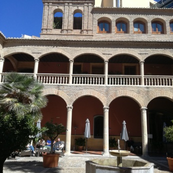 Claustro del Convento- Hotel de Santa Paula. Granada. Foto: Francisco López