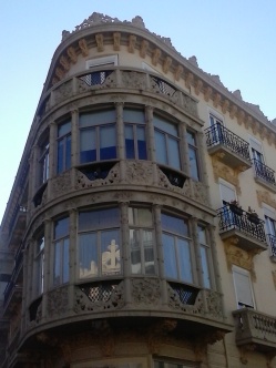 Balcones modernistas. Gran Vía. Granada. Foto: Francisco López